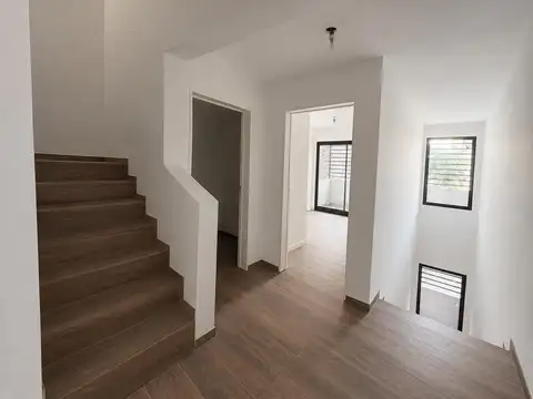 Depto Tipo Casa 5 ambientes con 1 baño