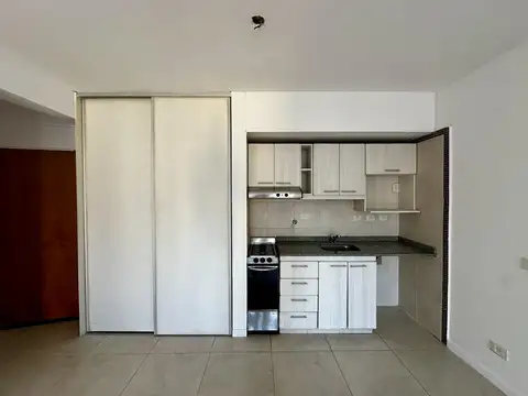 Amplio monoambiente al frente con balcón y vista abierta. Amenities 