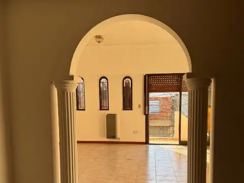 Depto Tipo Casa en Venta en Castelar Sur, USD 80.000