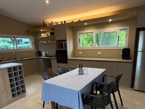 Casa 4 ambientes con 3 baños