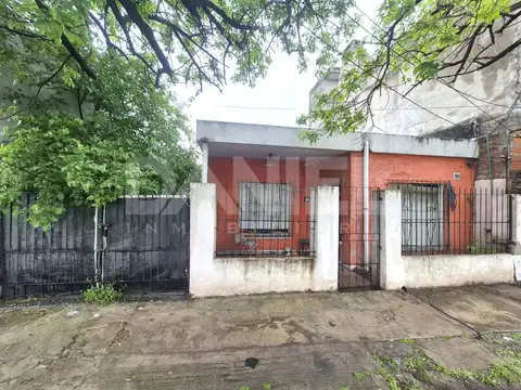CASA AMERICANA DE 3 AMBIENTES EN VENTA - ITUZAINGÓ SUR.