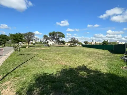 Lote ÚNICO esquina 7 Soles - Heredades - 1700m2