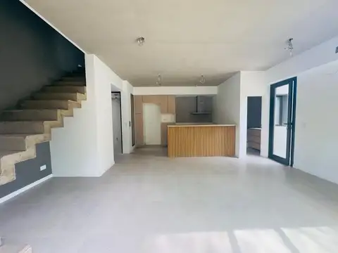 Casa en Venta en Barrio Parque Leloir, USD 215.000