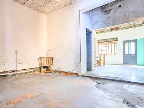 Venta Casa 3 ambientes con patio y terraza  en Flores