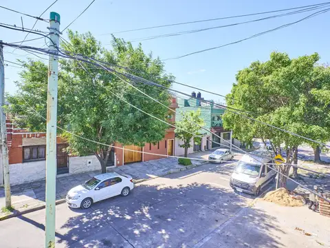 Venta Casa 3 ambientes con patio y terraza  en Flores