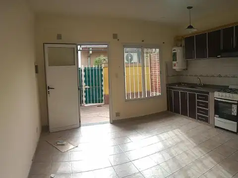 Depto Tipo Casa en Alquiler en San Antonio de Padua, $ 500.000