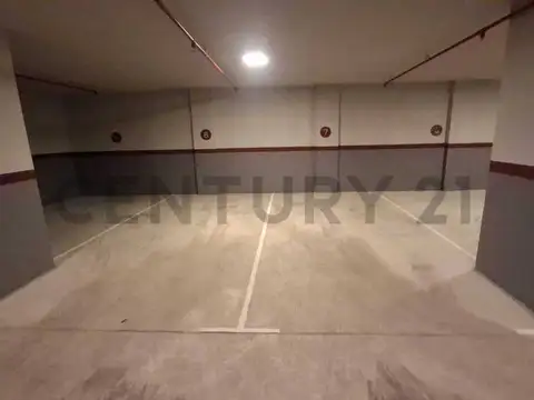 VENTA COCHERA FIJA CUBIERTA EN EDIFICIO - ALMAGRO CABA