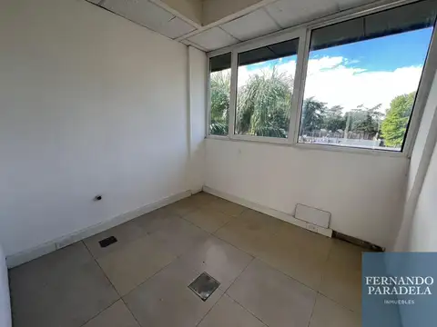 Oficina en Alquiler en Barrio Parque Leloir, USD 700