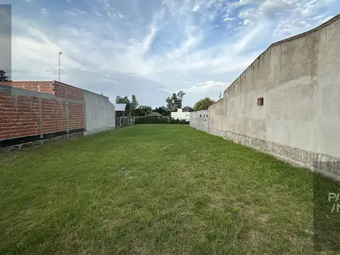 149 y 523. Terreno con escritura.