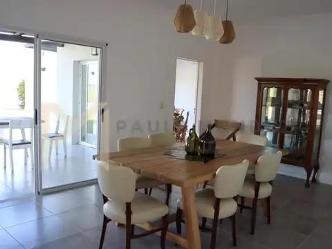 Casa 6 ambientes con 5 baños