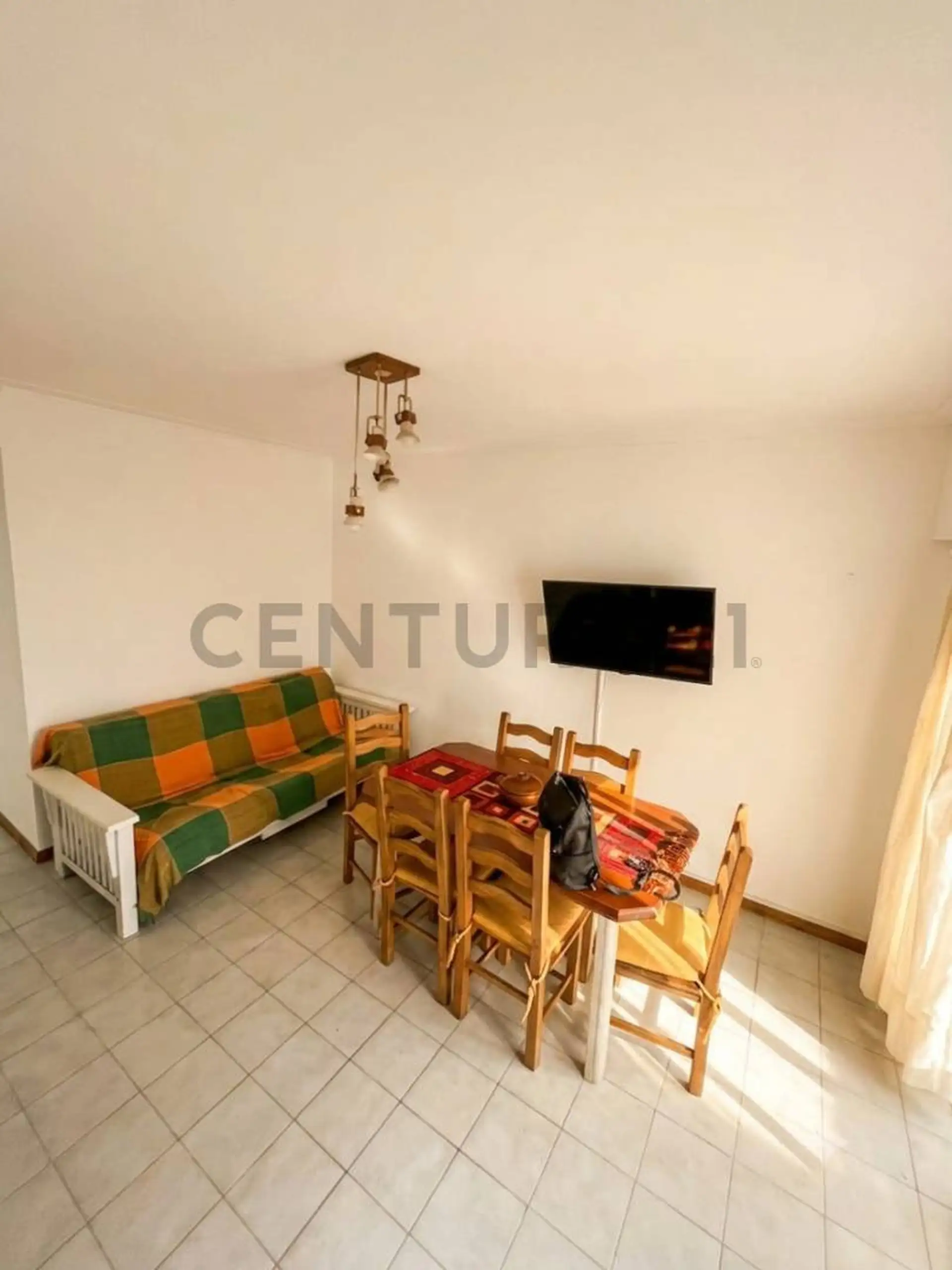Depto 2 amb, 43m² con patio propio — Centro