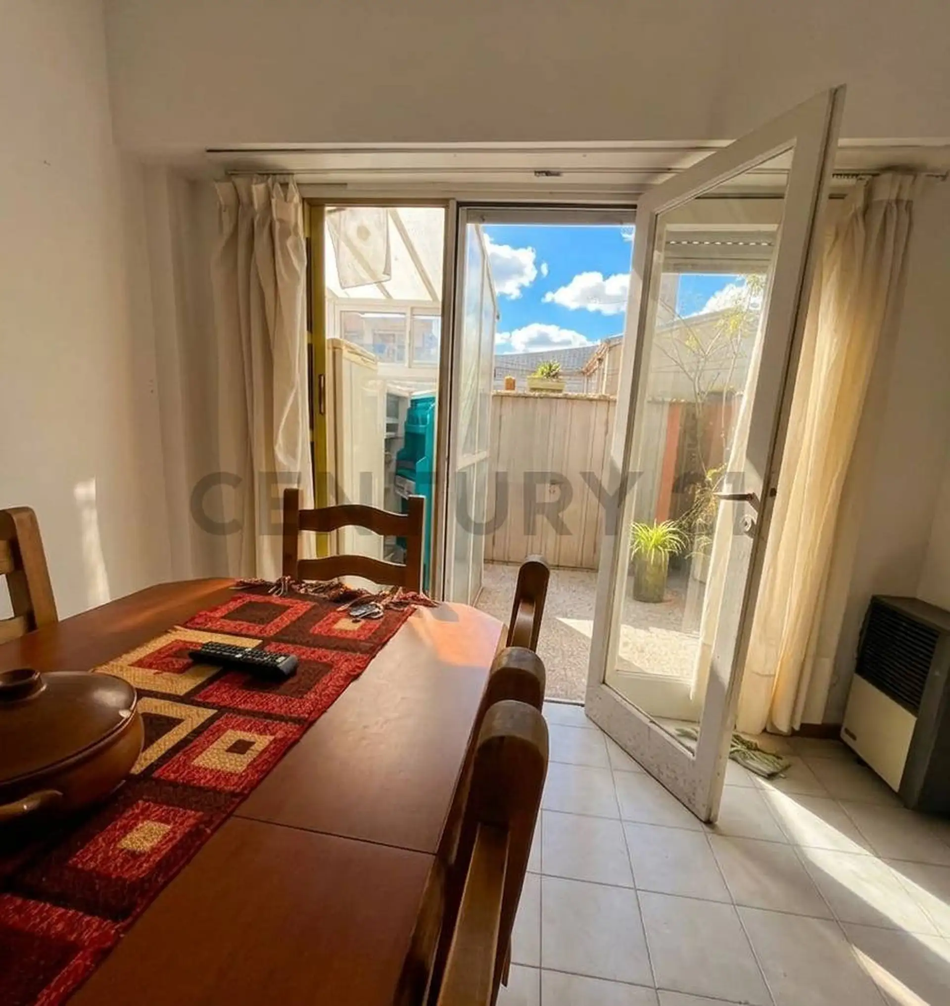 Depto 2 amb, 43m² con patio propio — Centro
