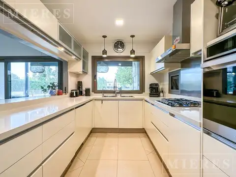 Casa 7 ambientes con 3 baños