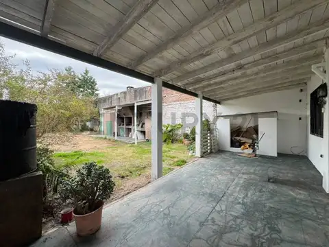 Casa en Alquiler con 1 cochera
