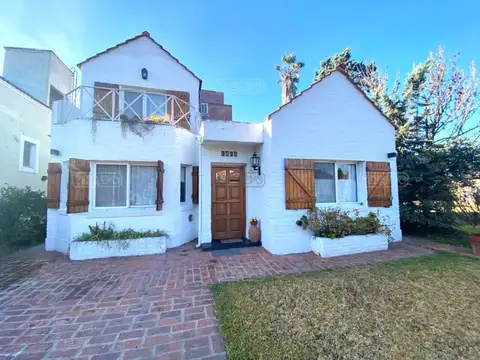 Casa Chalet  en Venta en Banco Provincia, Francisco Álvarez, Moreno