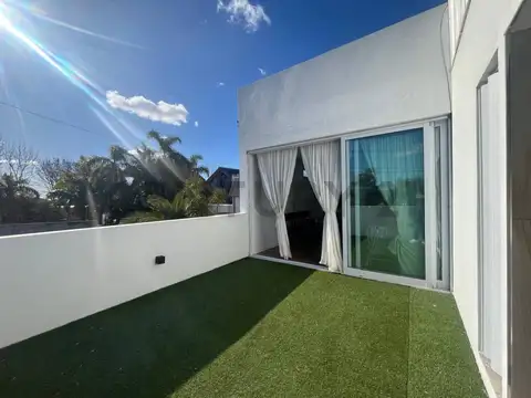 Venta de duplex a estrenar totalmente amueblado en Villa del Plata