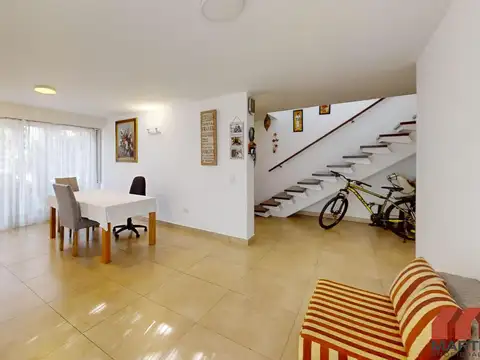 Casa en Venta de 5 Ambientes estilo racionalista con Patio y Terraza en Martinez