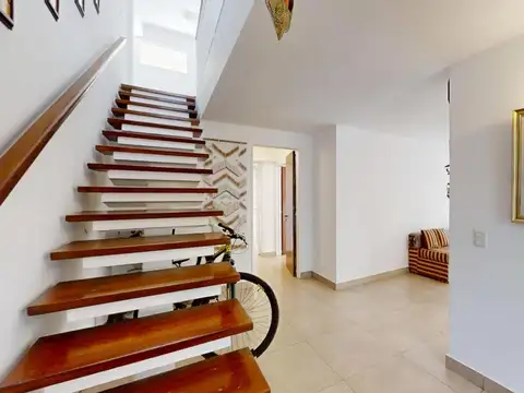 Casa en Venta de 5 Ambientes estilo racionalista con Patio y Terraza en Martinez