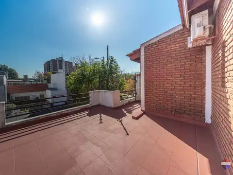 VENTA CASA 5 AMBIENTES AVELLANEDA