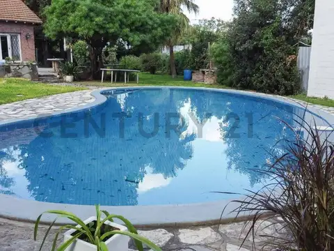 VENTA Casa 4 amb c/ dpto 2 amb y Pileta - Permuta