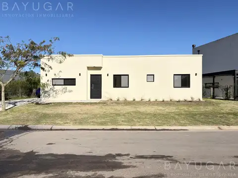 Venta Casa - A Estrenar en San Ramon - Pilar del Este