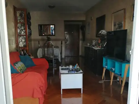 4 Ambientes al frente con balcon - EXCELENTE ESTADO