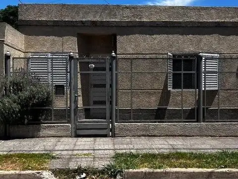 HERMOSA CASA EN ESQUINA CON GARAGE EN VENTA!