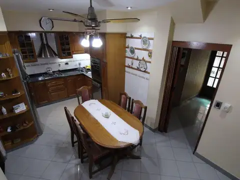 Casa 5 ambientes con 2 baños