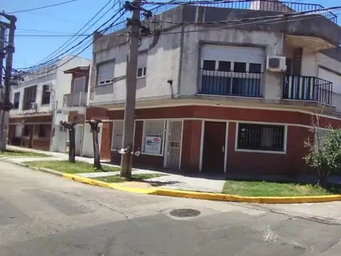 Departamento 3 amb tipo casa - planta baja - frente  - ingreso independiente - c/patio y garage!