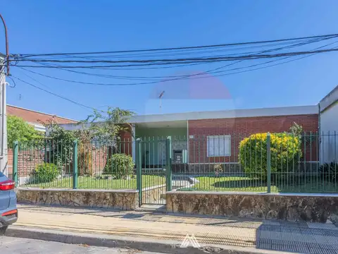 VENTA CASA BELVEDERE 3 DORMITORIOS 1 BAÑO PARRILLA