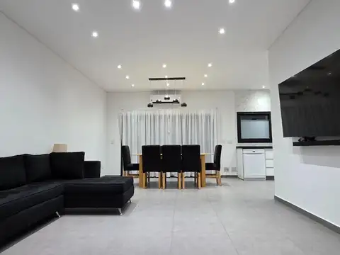 Casa 4 ambientes con 4 baños