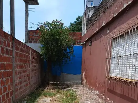 Casa 3 ambientes con 1 baño