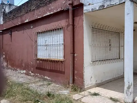 Casa en Venta en Isidro Casanova, USD 55.000