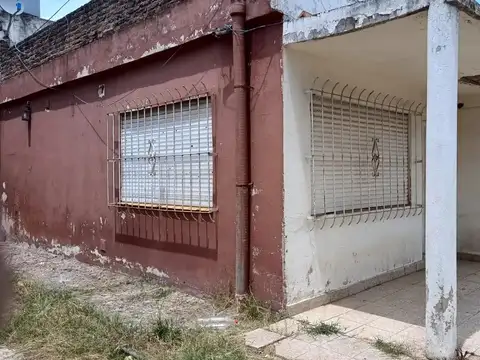 Casa en Venta en Isidro Casanova, USD 55.000