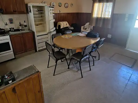 Casa 5 ambientes con 1 baño