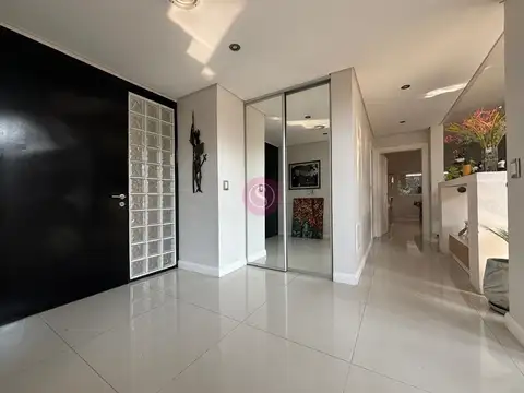 Casa 7 ambientes con 6 baños