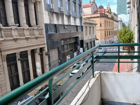 Venezuela 400, Piso 1