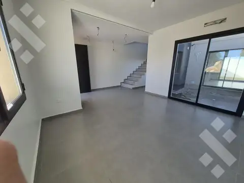 Depto Tipo Casa en Venta en Cipolletti, USD 249.000