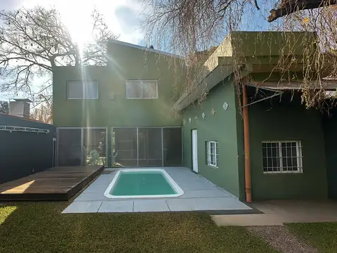 Casa en Venta con 2 cocheras