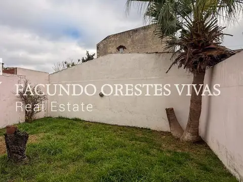VENTA - CASA EN BLOCK - MULTIFAMILIAR - LOTE - TRES Y CUATRO AMBIENTES - JARDÍN - LOMAS DEL MIRADOR