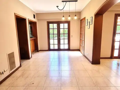 Casa en Venta con 3 cocheras