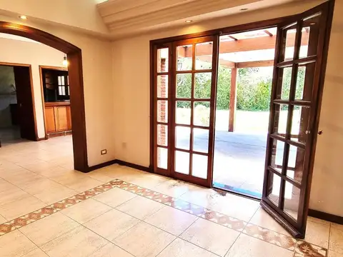 Casa 5 ambientes con 3 baños