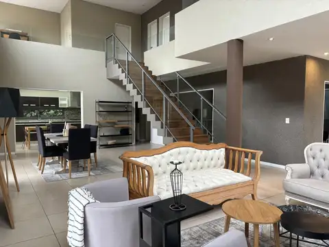Casa. Venta.  Barrio La Lomada De Pilar, Pilar, GBA 2.  Posible alquiler Julio 2026 - 4 ambientes