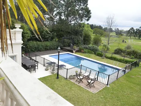 VENTA CASA CON JARDÍN, PISCINA Y PARRILLA EN CLUB DE CAMPO HACOAJ, TIGRE