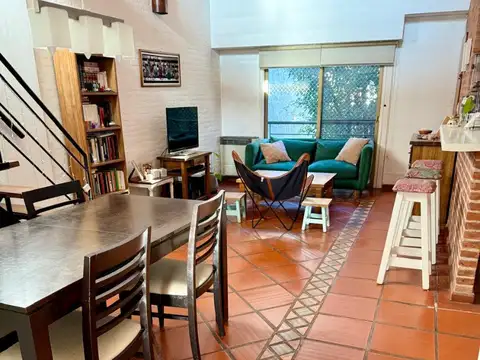 Impecable depto en duplex, 2 dorm, play, toil, baño, terraza propia y cochera