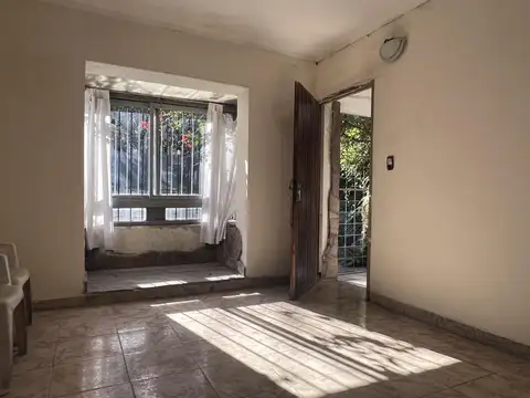 Casa 4 ambientes con 1 baño