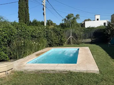 CASA EN VENTA EN PERGAMINO CON PILETA