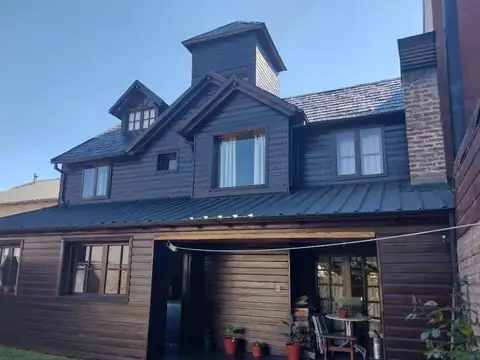 Casa en venta - 4 dormitorios 3 Baños - 310Mts2 - San Martín de Los Andes