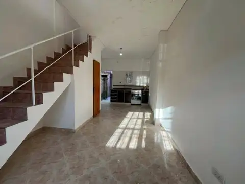 Depto Tipo Casa en Alquiler de 3 ambientes