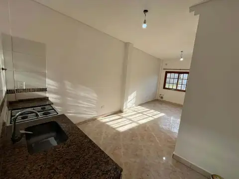 Depto Tipo Casa en Alquiler con 1 cocheras